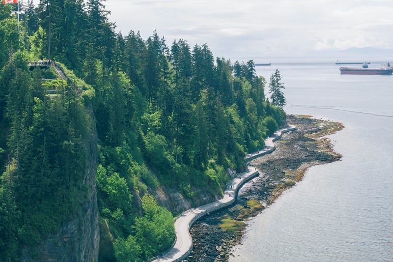 画像に alt 属性が指定されていません。ファイル名: stanley-park-seawall-overhead-unsplashd141726c.jpeg